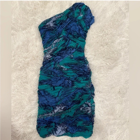 BCBGMaxAzria - ‘Mia’ Emerald  com one shoulder stretchy ruched dress - Picture 3 of 6